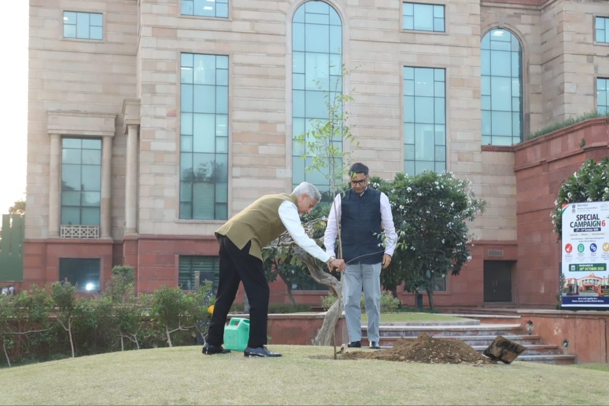 Jaishankar Reviews MEA Special Campaign 6, Meets Safai Mitras