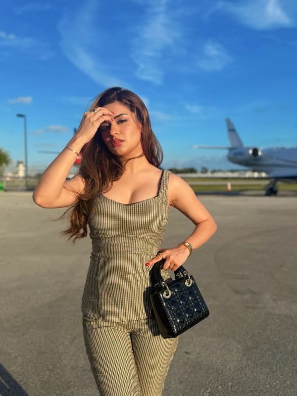 Lost in the golden hour 🌅