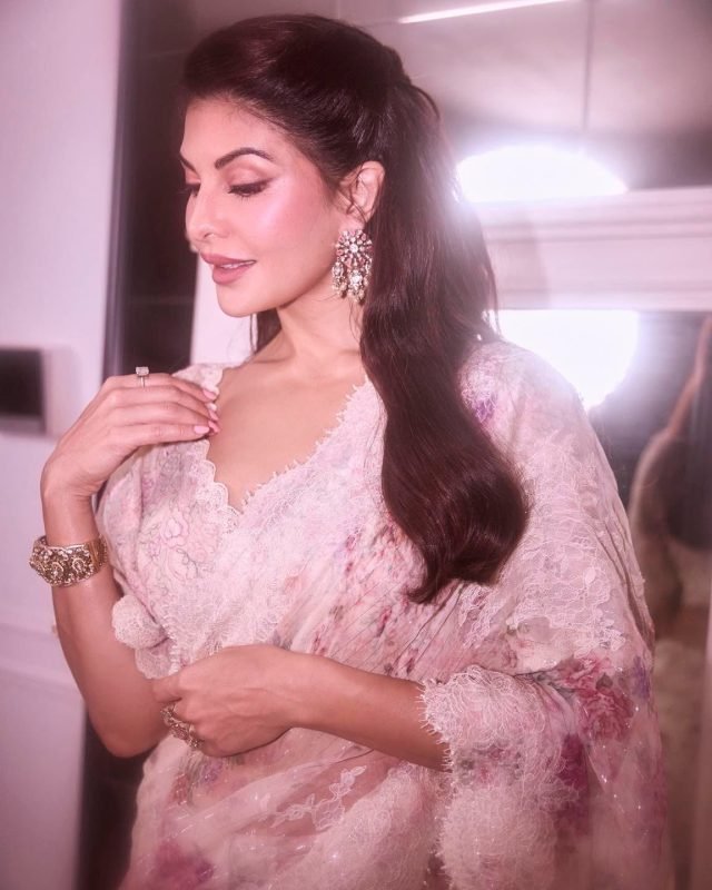 Floral dreams and effortless elegance. 🌺