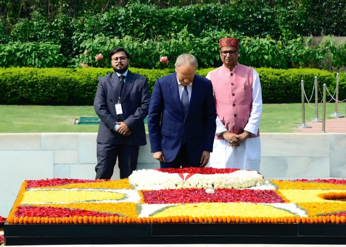 Polish PM Donald Tusk Pays Tribute to Mahatma Gandhi