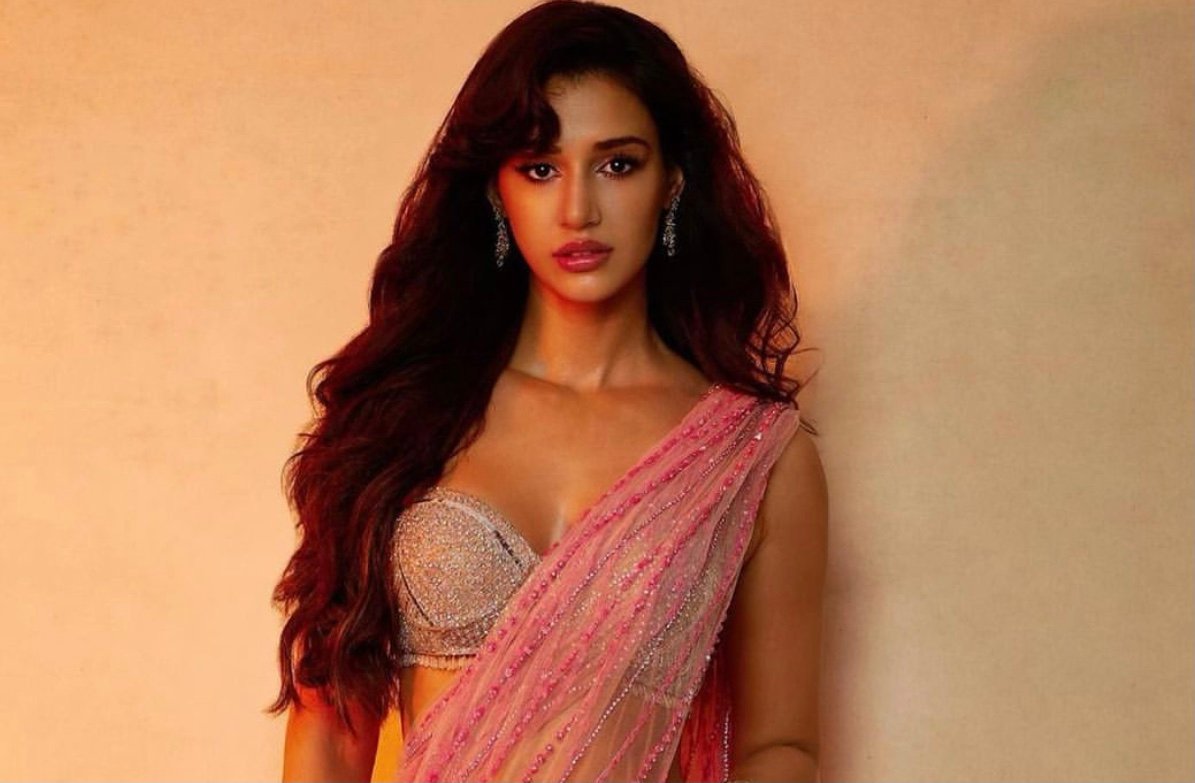 Bollywood Diva Disha Patani Flaunt Her Sensuous Figure In Pink Net Saree The Diva Turn Up The