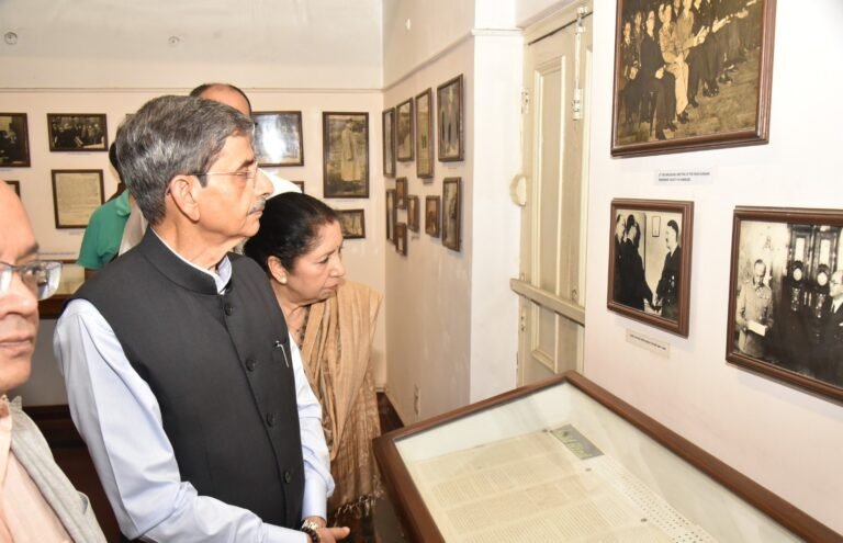 Governor Ravi Pays Tribute to Netaji Subhas Chandra Bose at Netaji Bhavan Kolkata, Calls for Vision of Developed India by 2047