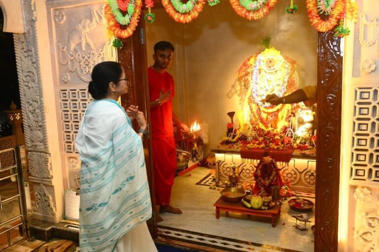 Mamata Banerjee Seeks Blessings at Maa Bagalamukhi Temple for Bengal’s Welfare