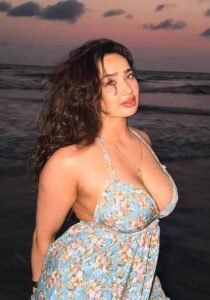 KT-Aditi-Mistry-Beach-Looks-Hoy