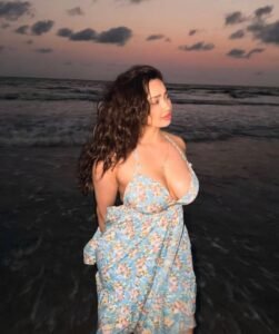 KT-Aditi-Mistry-Beach-Looks-Hoy