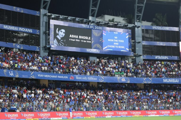 TATA IPL Pays Tribute to Legendary Singer Asha Bhosle; Players Observe Silence Before MI vs RCB Clash