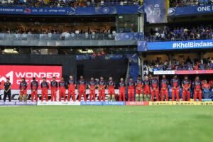 TATA IPL Pays Tribute to Legendary Singer Asha Bhosle; Players Observe Silence Before MI vs RCB Clash