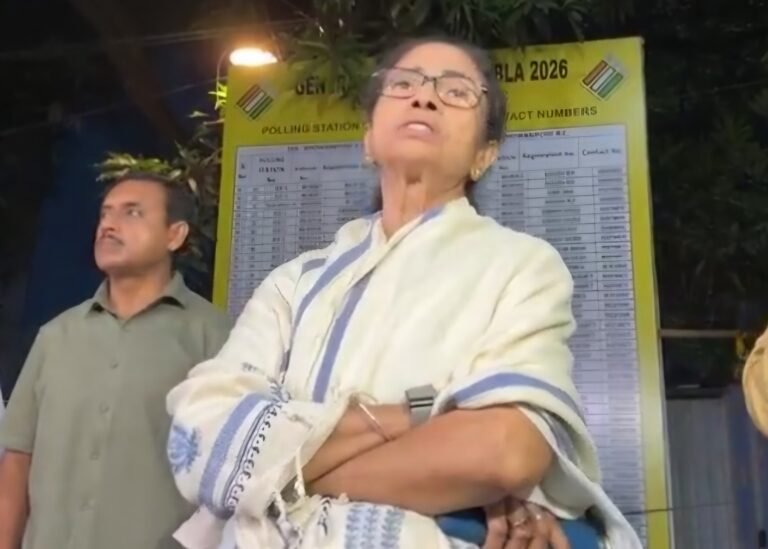 Mamata Banerjee Alleges EVM Irregularities, Stopped by Central Forces Outside Strong Room in South Kolkata