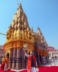 Narendra Modi Draws Massive Crowds in Varanasi Roadshow, Offers Prayers at Kashi Vishwanath Dham