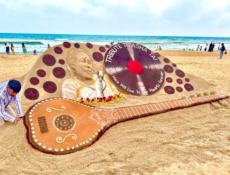 Sand Artist Sudarsan Pattnaik Pays Sand Art Tribute to Asha Bhosle at Puri Beach: “Your Voice Will Live Forever”