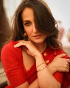 Symphony in Scarlet: The Day Elli AvrRam Redefined Sensuality