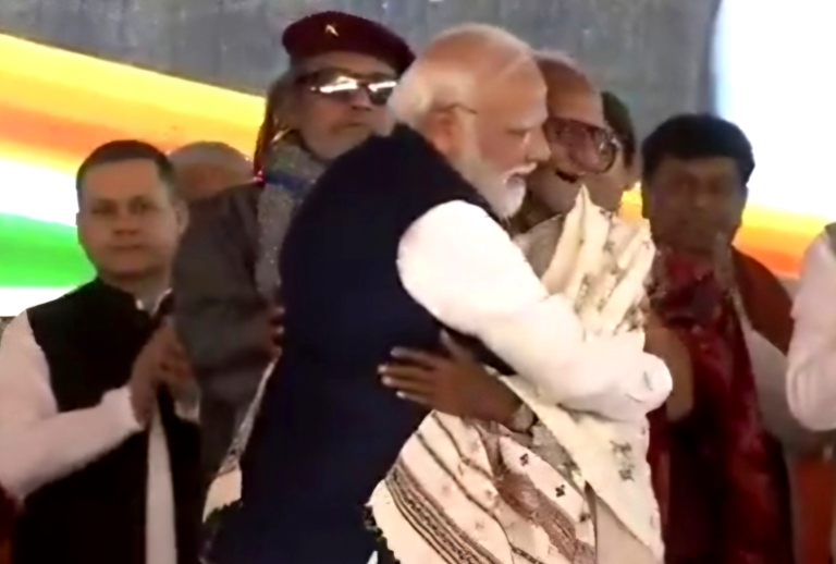 PM Narendra Modi Honours 98-Year-Old BJP Veteran Makhanlal Sarkar in Kolkata