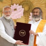 PM Narendra Modi Meets Sri Sri Ravi Shankar at Art of Living’s 45th Anniversary in Bengaluru
