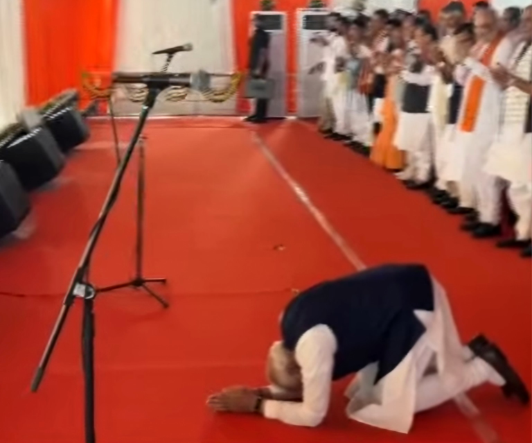 PM Narendra Modi Bows to People of West Bengal at Swearing-In Ceremony