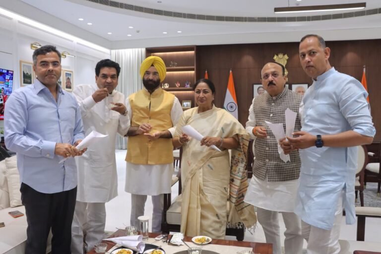 Delhi CM Rekha Gupta Celebrates BJP Lead with Jhalmudi and Rasgulla Amid West Bengal Results